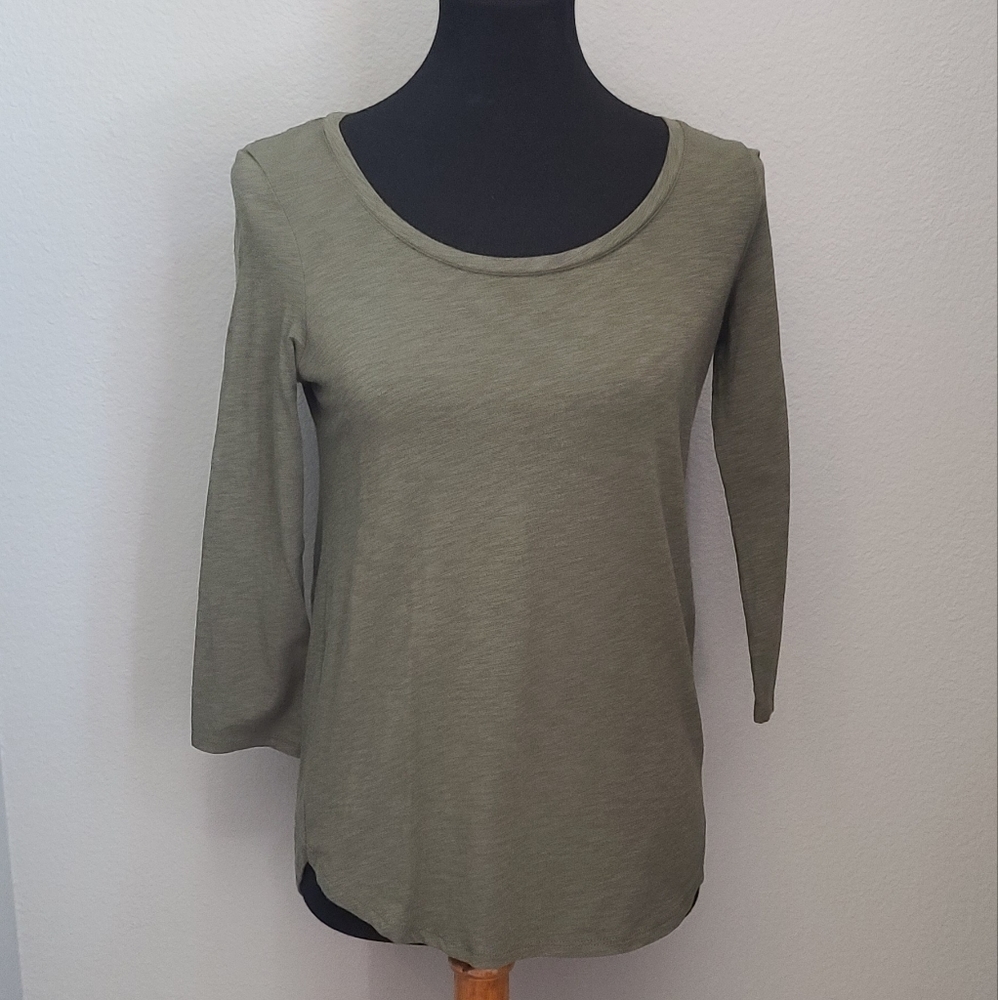 Tahari Olive Green 3/4 Sleeve Scoop Neck Shirt Top XS